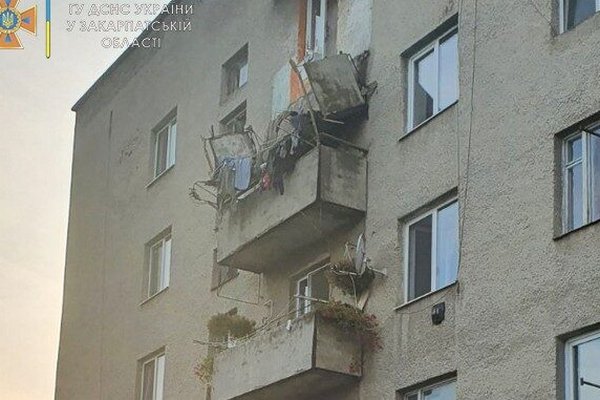 Обвал балкону на Берегівщині: стало відомо про стан уцілілого чоловіка