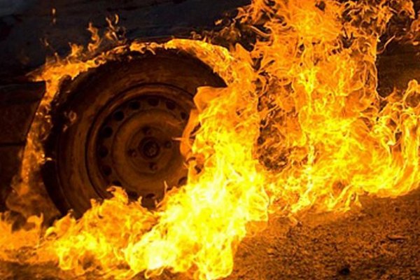 На Мукачівщині загорілася автівка під час руху