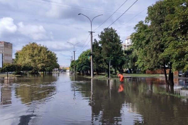 Підтоплений Ужгород: у місті випала майже рекордна кількість опадів за останні 30 років