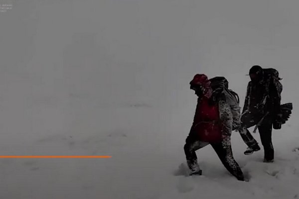 Зима в Карпатах: рятувальники закликають утриматися від походів у гори (відео)