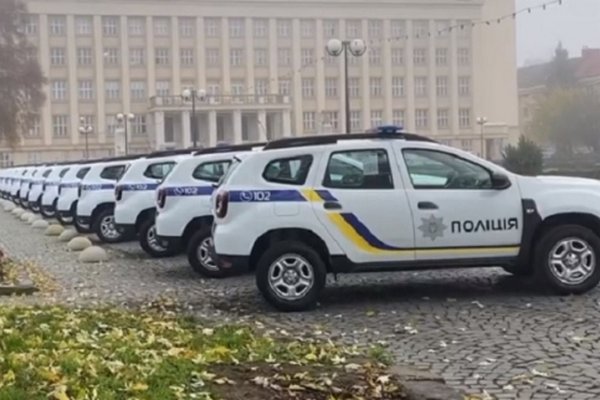 Закарпатським правоохоронцям передали 14 нових службових автомобілів (ВІДЕО)