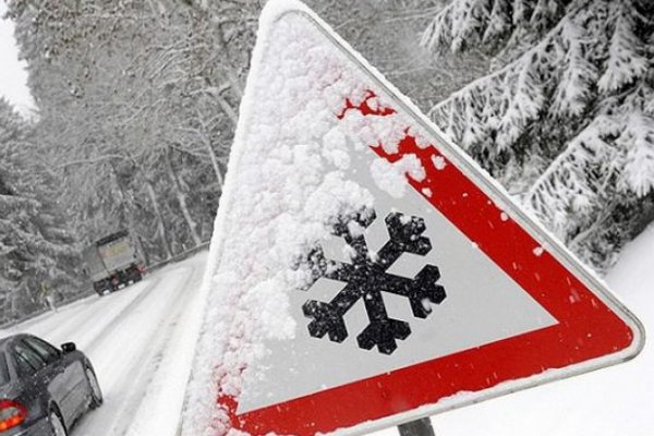 Синоптики попереджають про сильний сніг у горах та ожеледицю на дорогах