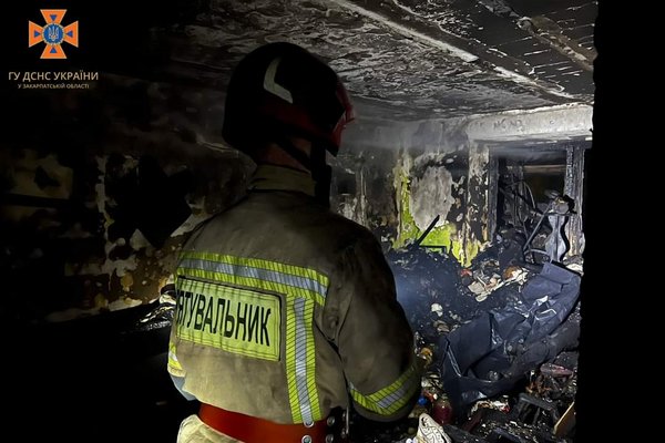 В Ужгороді у пожежі загинув чоловік, троє людей отруїлись чадним газом
