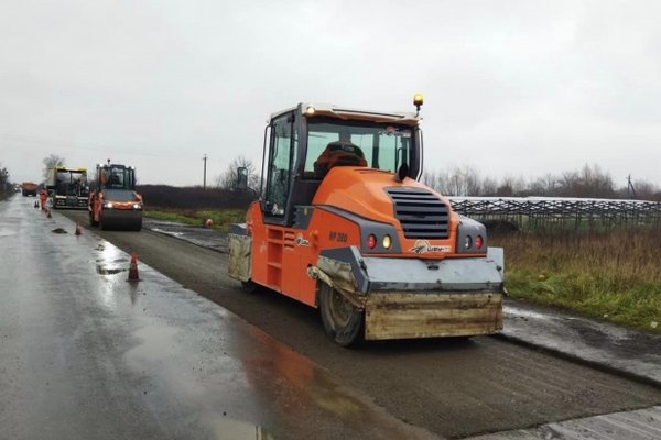 Дорожники проводять ямковий ремонт дороги Іршава - Виноградів