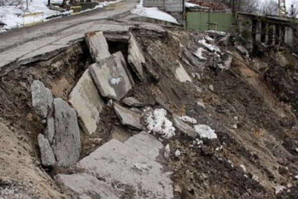 У Мукачеві через зсув зруйновано частину житлового будинку