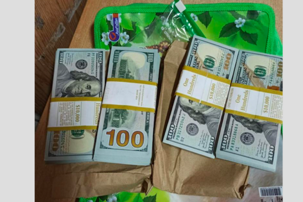 Закарпатські митники заберуть в українця 4 тисячі доларів за порушення правил вивезення валюти