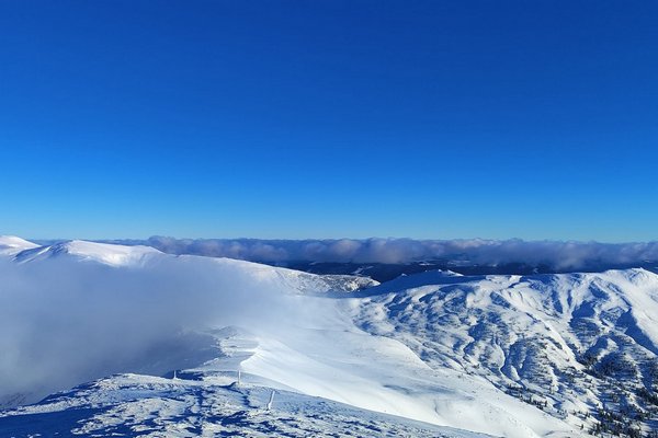 На Рахівщині у горах справжня зима, температура повітря -12°С.