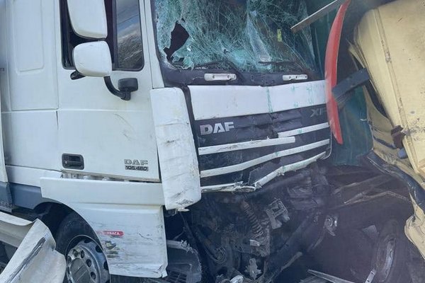 На трасі “Київ-Чоп” внаслідок зіткнення вантажівок загинув 77-річний водій