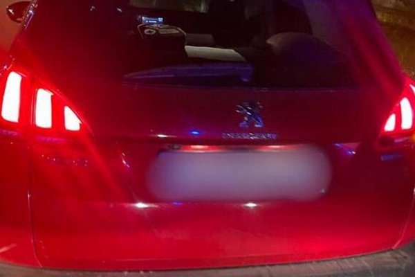 В Ужгороді пасажир авто, яким керувала п’яна водійка, намагався підкупити патрульних