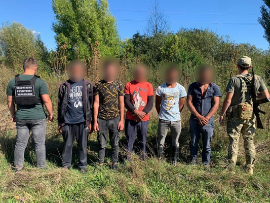 27 чоловіків, які намагались порушити кордон затримали прикордонники на Закарпатті