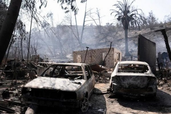 Унаслідок масштабних лісових пожеж у Чилі кількість загиблих досягла понад 120 осіб.