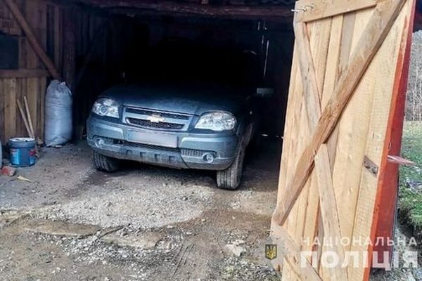 Поліцейські Тячівщини розкрили підпал автомобіля місцевої жительки: зловмисника затримано