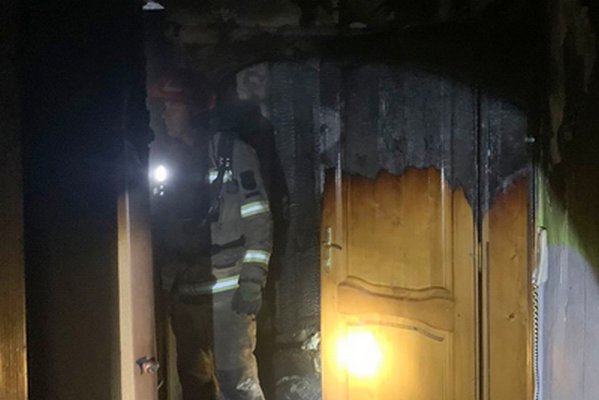 В Ужгороді вночі горіла квартира: евакуювали 10 людей