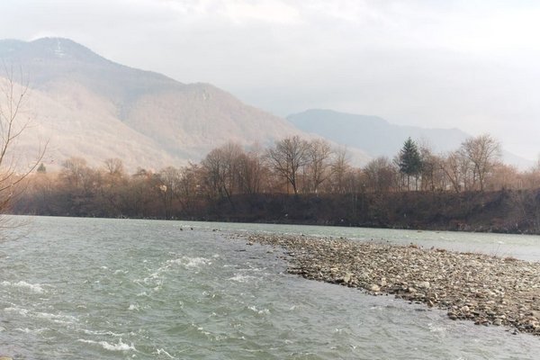 У річці Тиса на Закарпатті знайдено тіло молодого чоловіка
