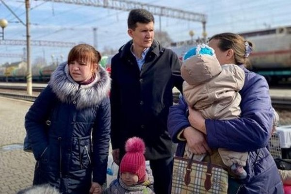 З Донеччини на Закарпаття евакуювали 10 багатодітних родин https://zaxid.net/news/