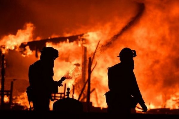 На Закарпатті двоє чоловіків отримали опіки під час пожежі