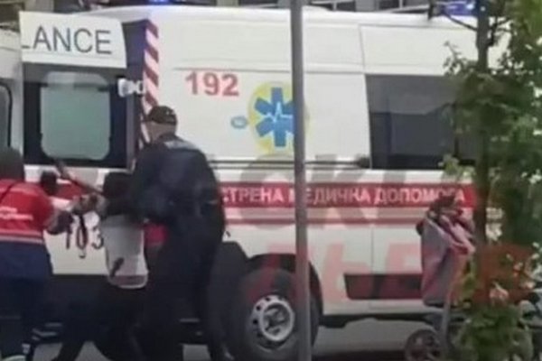 29-річна ужгородка намагалася перерізати собі вени на вулиці у Львові