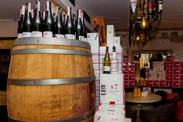 Почему любителям вина стоит посетить магазин Wine Democracy