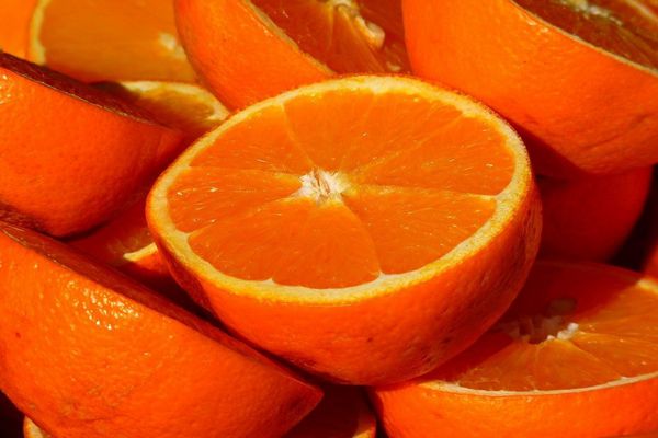 Як зробити натуральний освіжувач повітря з апельсина