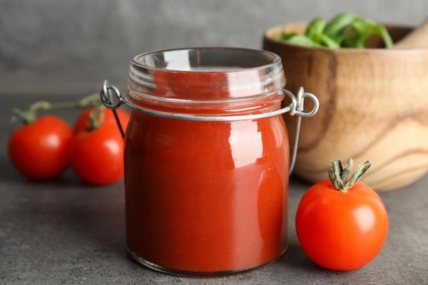 Де і як зберігати томатну пасту після відкриття, щоб довго не цвіла