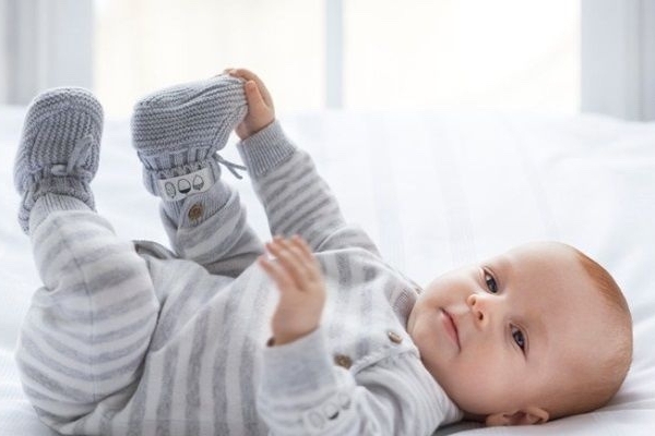Приємні турботи: вибір брендового одягу для новонароджених