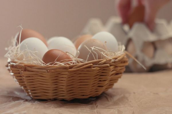 Навіщо досвідчені кулінари розкручують сирі яйця перед варінням