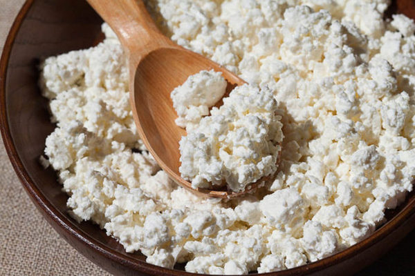 Який кисломолочний сир найкорисніший: жирний чи знежирений