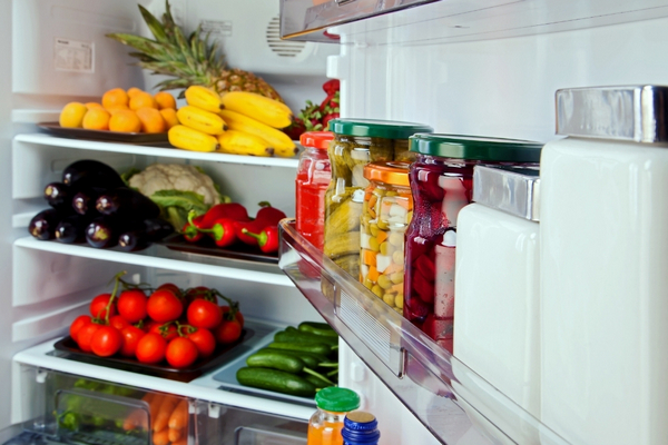 Помилки, через які ваші продукти в холодильнику швидко псуються