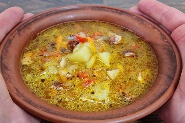Польський суп з квашеною капустою та копченостями — дуже цікавий смак