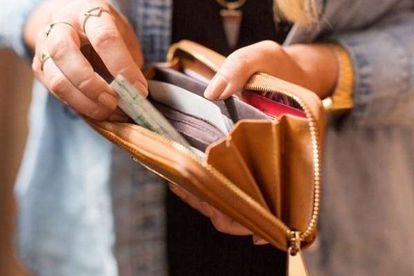 Чому в гаманці не можна зберігати чеки та ще 12 грошових прикмет, які