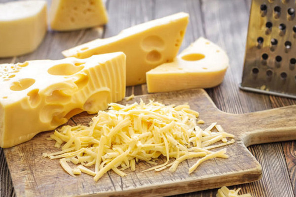 Як зберігати сир у холодильнику, щоб уникнути швидкого псування дорого продукту