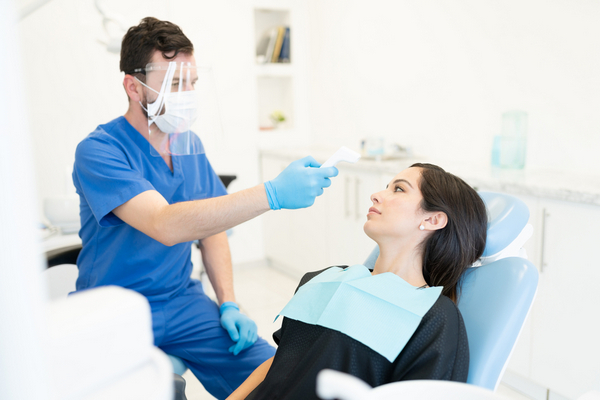 Важливість зубного догляду - стоматологія в Харкові надає поради