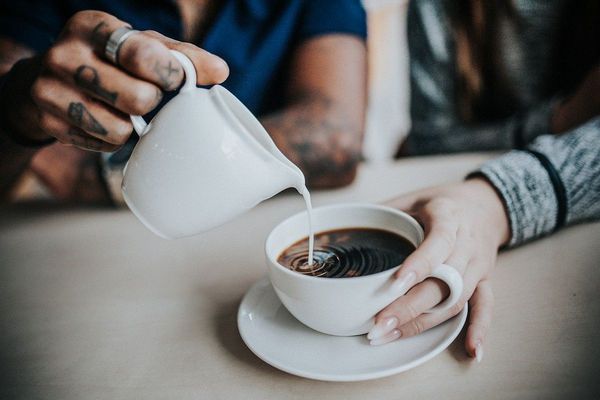 Чи можна каву підігріти в мікрохвильовці: нюанси, про які потрібно зна