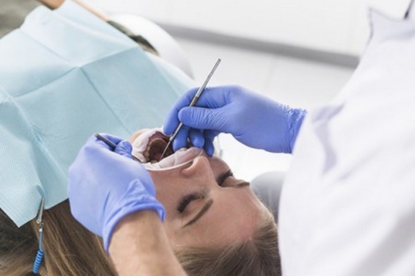 Сучасна стоматологія у Львові проводить лікування зубів