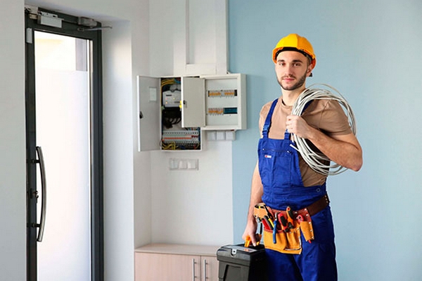 Электрик в Одессе на дом: услуги от РЕМА СЕРВИС