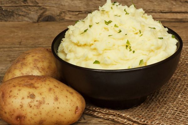 Досвідчені господині поділилися секретом, як можна довго зберігати готове картопляне пюре
