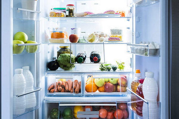 Стануть дуже токсичними: 4 продукти, які в жодному разі не можна прибирати в холодильник