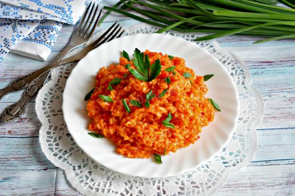 Рис на вечерю по-новому — з томатною пастою