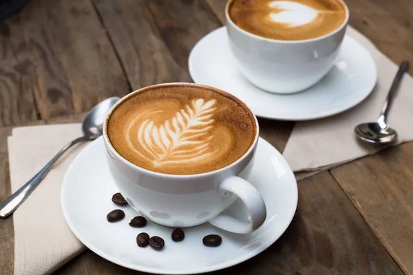 Набор кофейных кружек: критерии и особенности выбора под напиток
