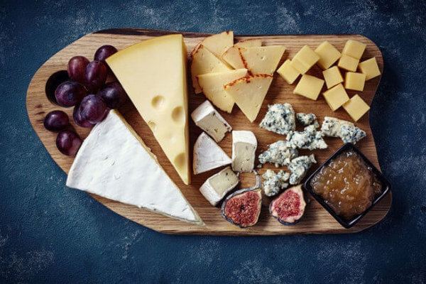 5 продуктів, що містять кальцію більше, ніж сир