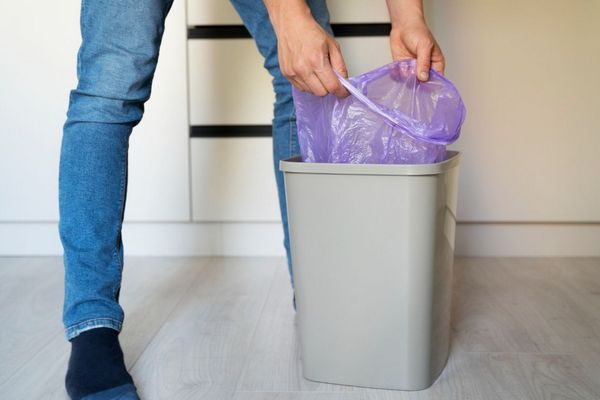 Прості способи ароматизації відра для сміття, які допоможуть ефективно усунути їдкі аромати