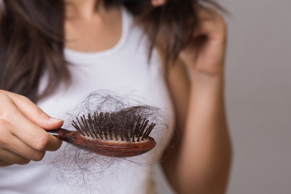Надлишок яких вітамінів та мінералів може спровокувати випадіння волосся