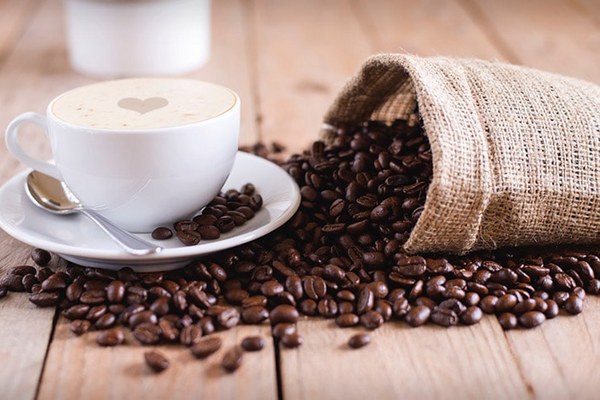 Який кофеїн шкідливіший — з чаю чи з кави: вчені дали однозначну відповідь