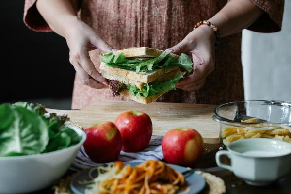 Продукти, які жінкам варто додати в осінній раціон, щоб зміцнити імунну систему