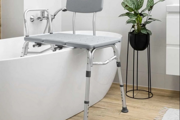 Стільці туалетні для ванної та душу: комфорт і безпека щодня
