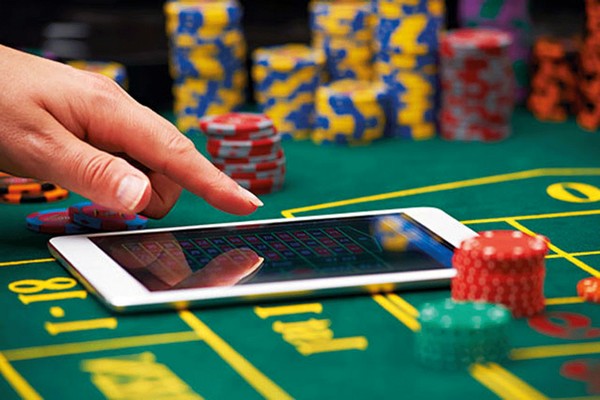 Де краще грати в онлайн казино України: в онлайні чи наземних казино?